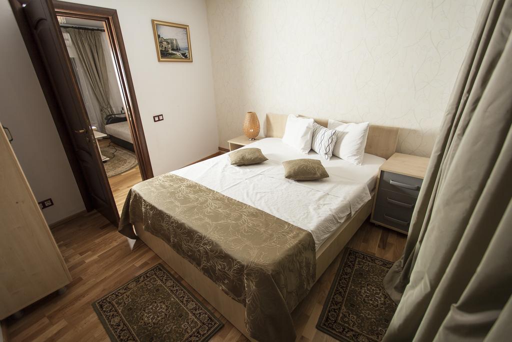 Garden And Bed and breakfast Bucarest