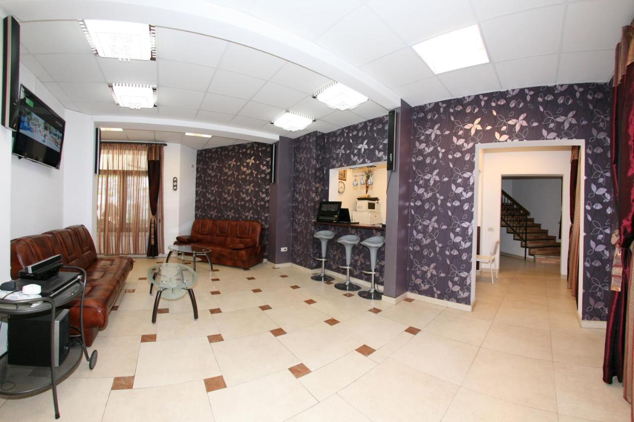 Garden And Bed and breakfast Bucarest